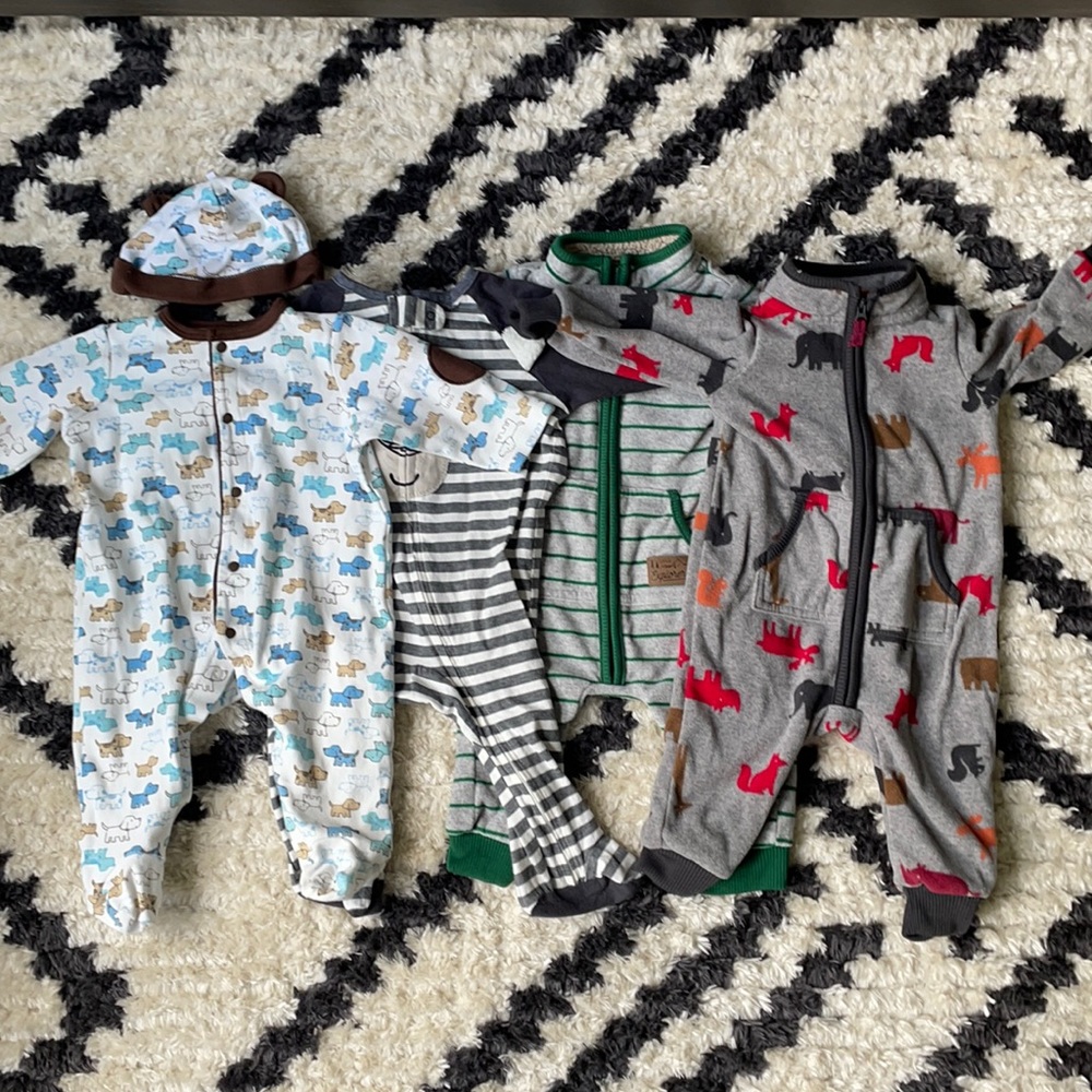 4 Long Sleeve Sleep N Play / Bodysuit Footie Zipper , 1 Button Size 6 Month